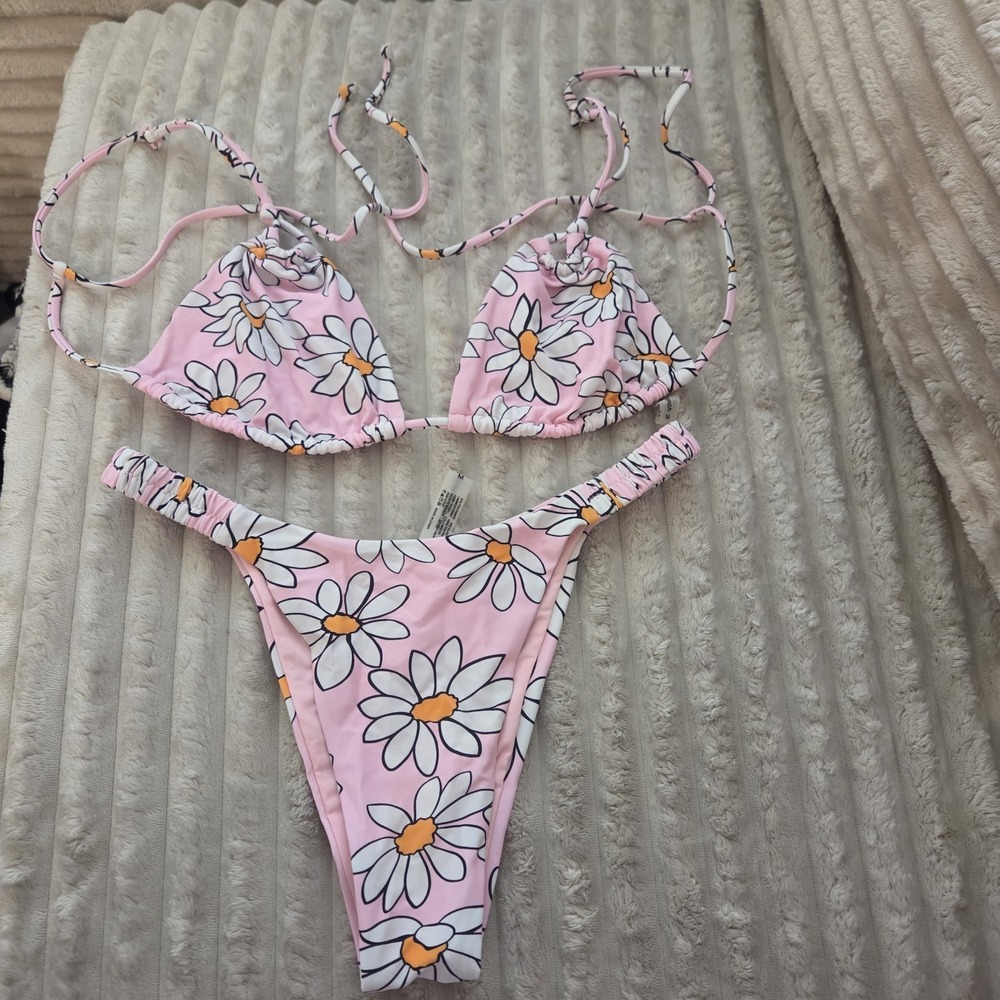 Sunday Brunch Womens Pink Daisy Bikini Size Medium Top And Bottom